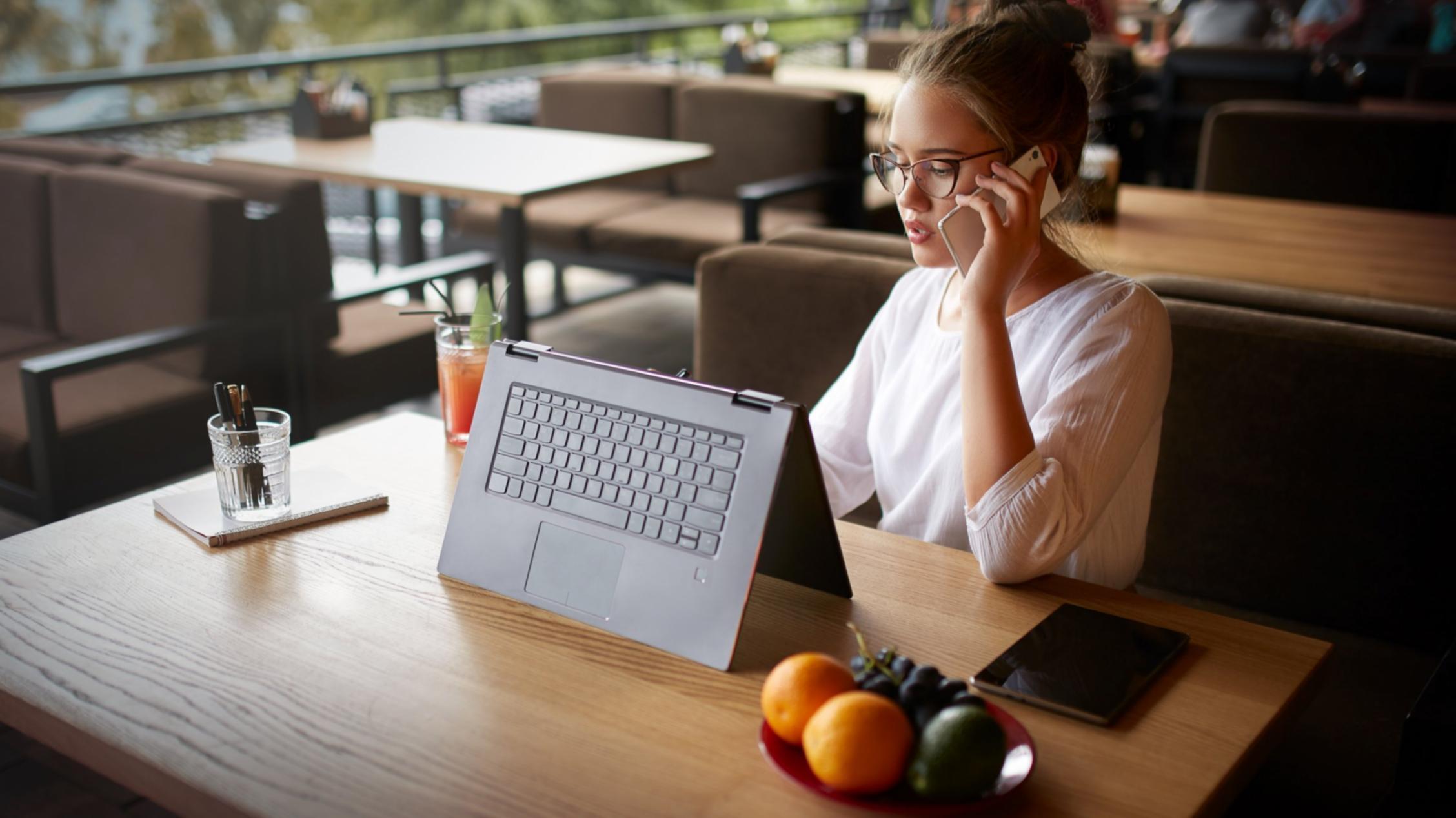 Teamarbeit an Finanzmodellen und Strategieentwicklung